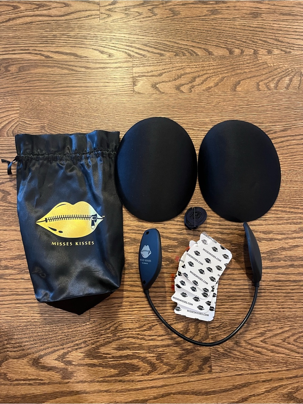 NEW Misses Kisses Bra: Moderate Plunge Bra with Black Pads | Size Voluptuous XL